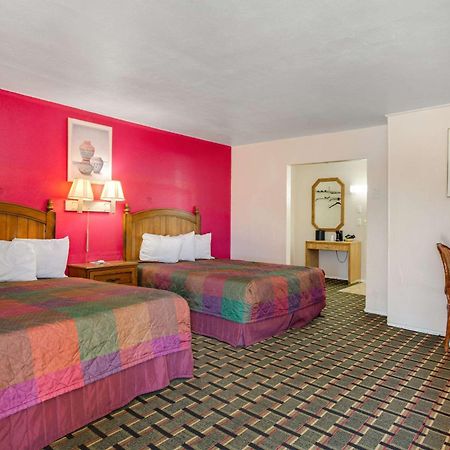Rodeway Inn & Suites Ратон Экстерьер фото