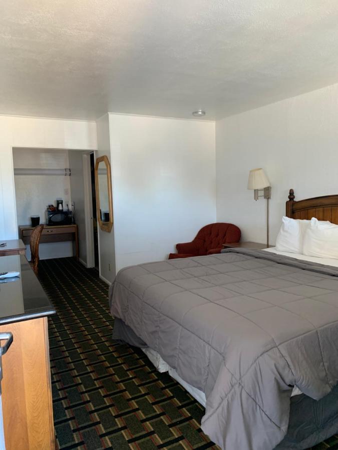 Rodeway Inn & Suites Ратон Экстерьер фото
