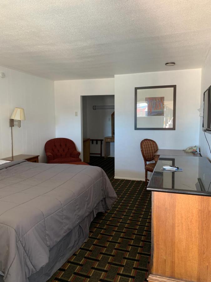 Rodeway Inn & Suites Ратон Экстерьер фото