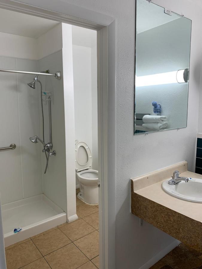 Rodeway Inn & Suites Ратон Экстерьер фото