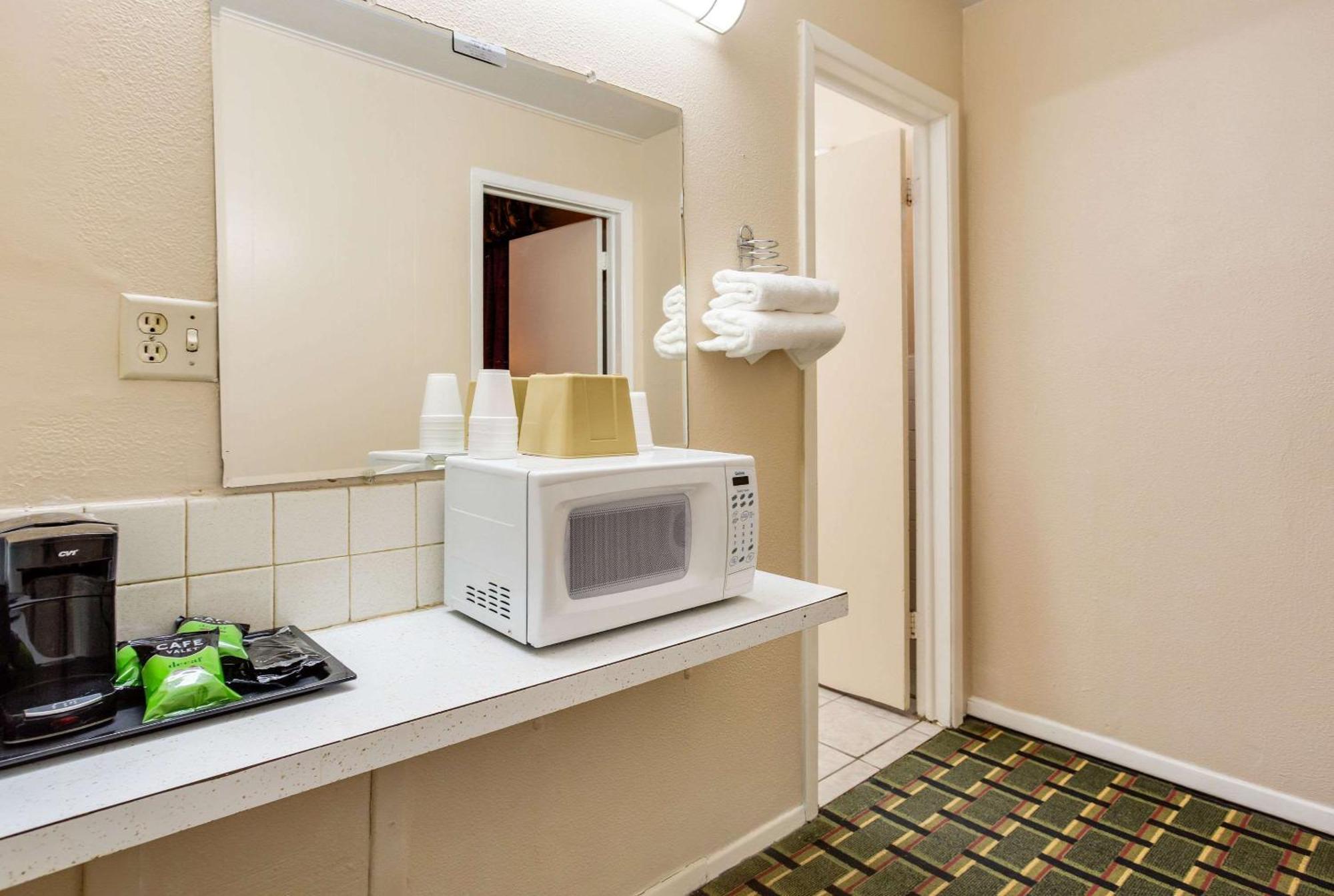 Rodeway Inn & Suites Ратон Экстерьер фото