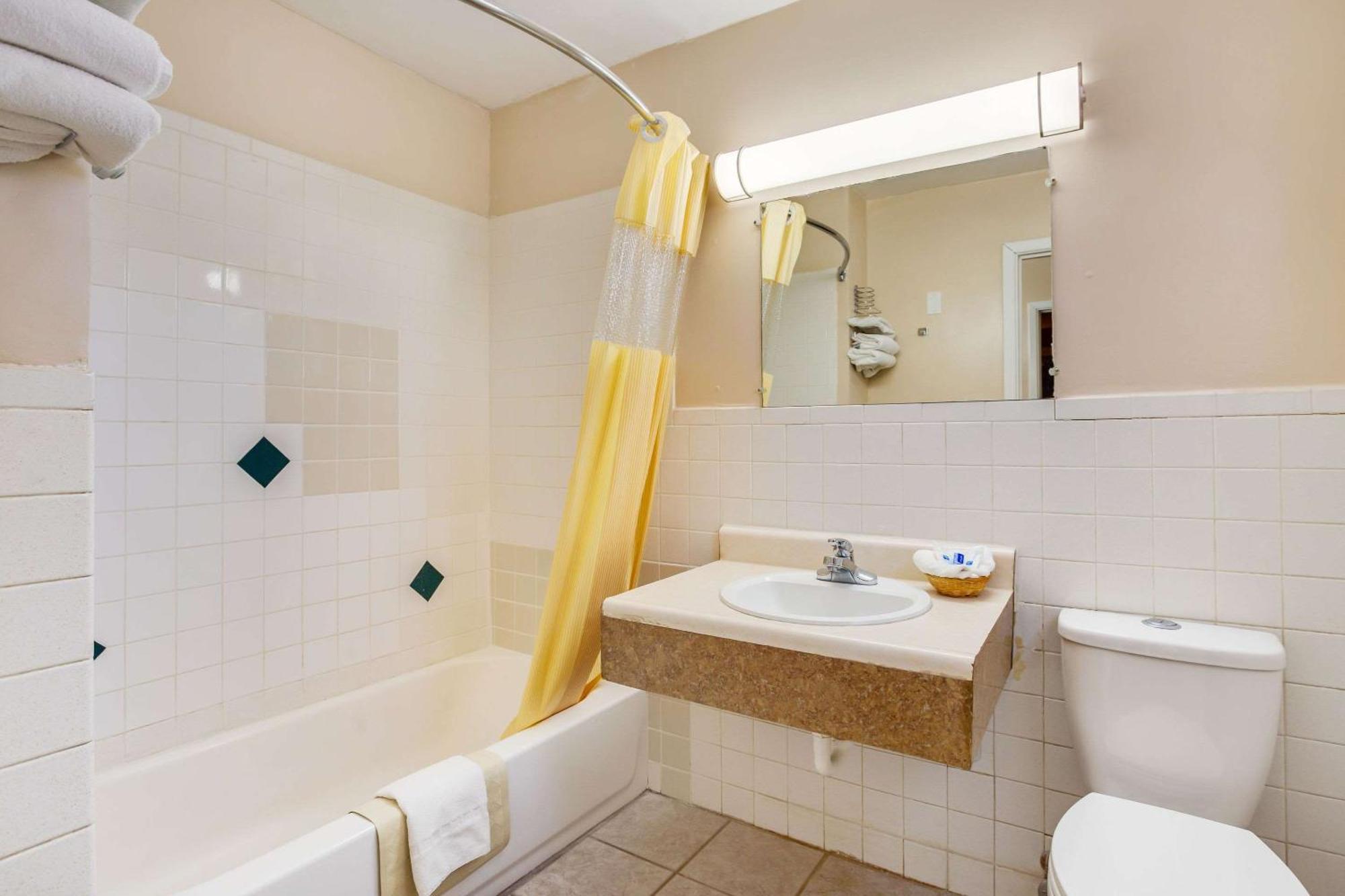 Rodeway Inn & Suites Ратон Экстерьер фото