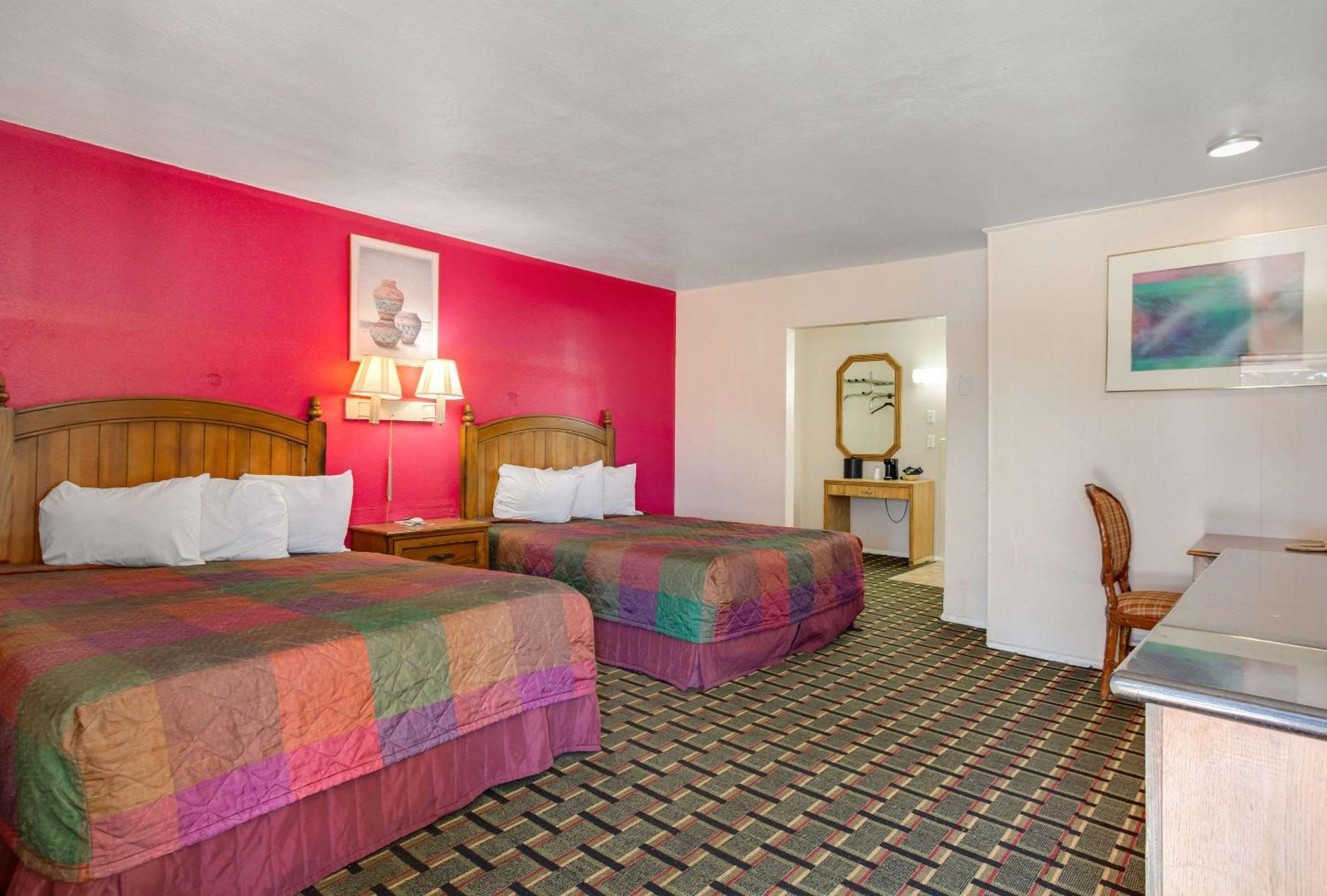 Rodeway Inn & Suites Ратон Экстерьер фото