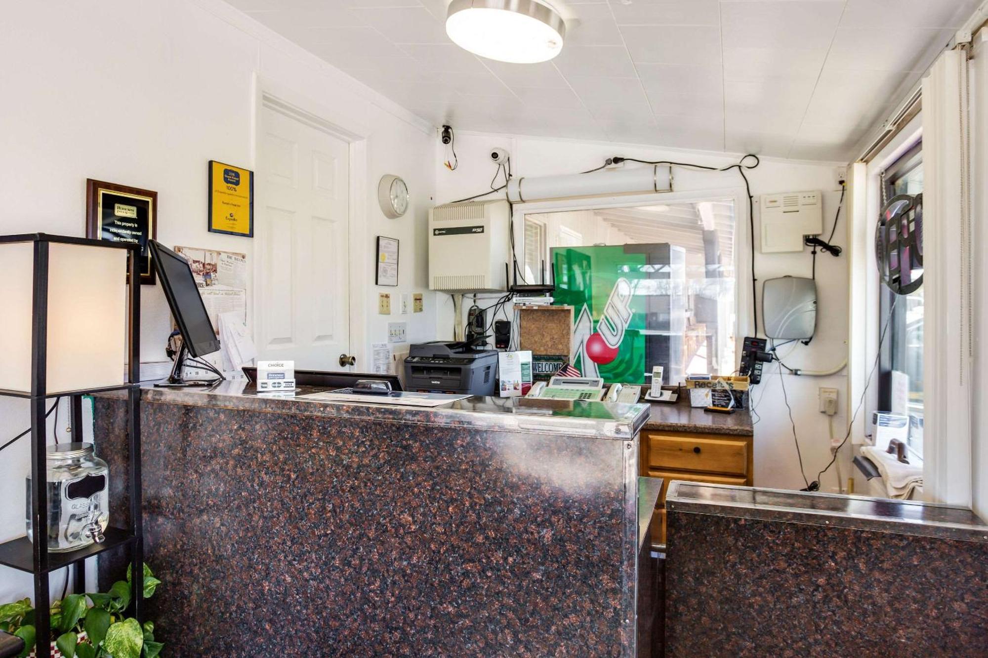 Rodeway Inn & Suites Ратон Экстерьер фото